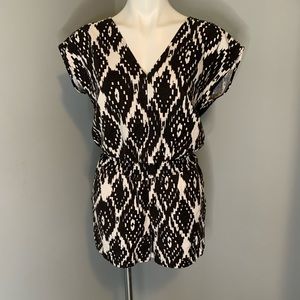 5/$25 - Black and white romper - no tags